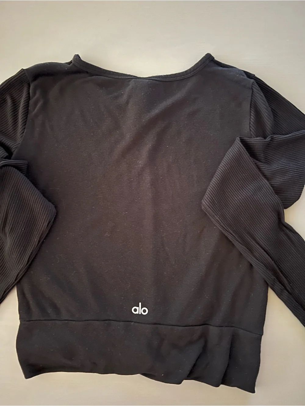 ALO Yoga Black Rib-Sleeve Light Shirt